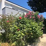 Milazzi, Fully Air-conditioned Апартаменты Башка